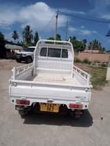 A picture of Suzuki carry inauzwa 4hll gia 5 bei ml 4 Contact