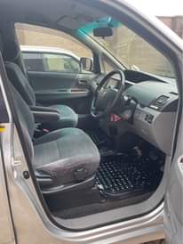 A picture of 2006 Toyota Noah