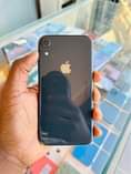 A picture of iPhone XR 128GB at Shs 790 000ugx