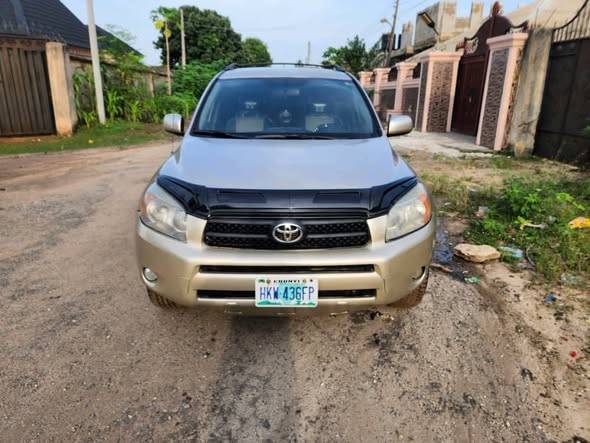 A picture of Toyota rav4 2009 model