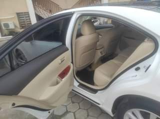 A picture of 2012 Lexus Es350 white