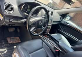 A picture of 2010 Mercedes Benz Ml350 4Matic Specs Reverse camera Navigation 100
