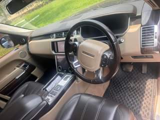 A picture of Range rover model 2015