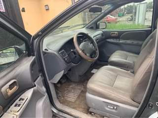 A picture of Toyota Sienna 2000 V6