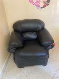 A picture of 6 seater chair set