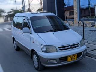 A picture of TOYOTA NOAH SR40 BEI MILLION 12 5