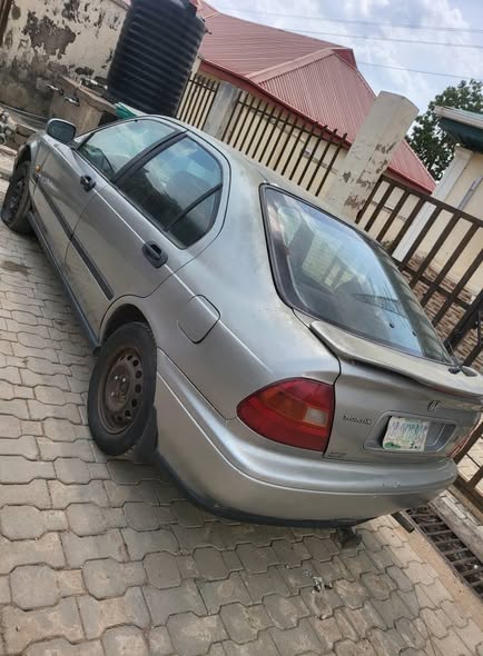 A picture of HONDA Civic 2000 Model