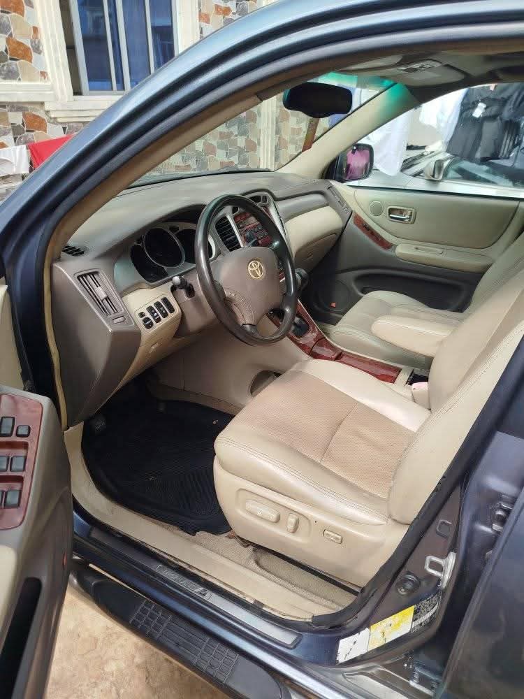 A picture of 2005 Toyota highlander