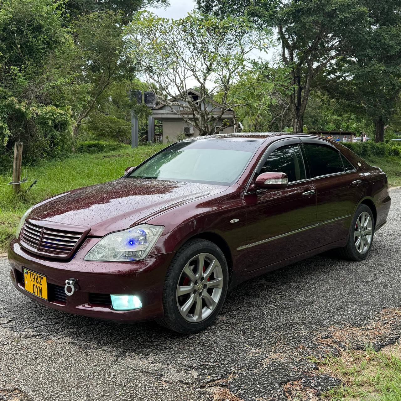 A picture of TOYOTA CROWN ATHLETE Year 2006 Full A c Engine Cc