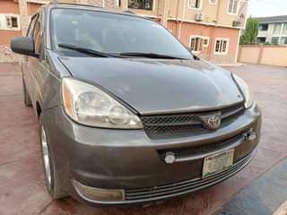A picture of Toyota sienna