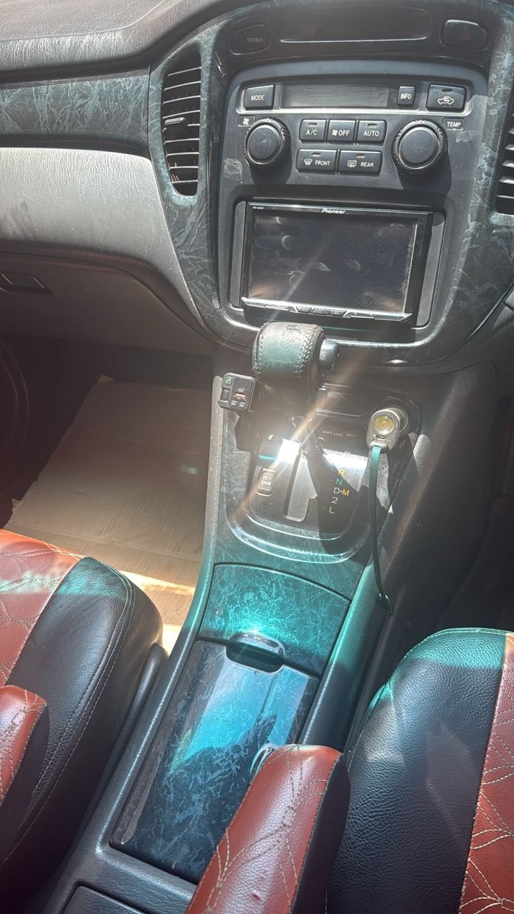 A picture of 2010 Toyota kluger