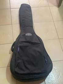 A picture of Acoustic guitar
