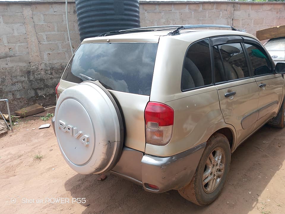 A picture of Clean Toyota RAV 4 on Distress Sales 2.7m last