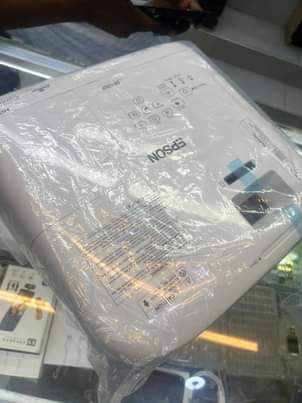 A picture of projector Epson EB 992F