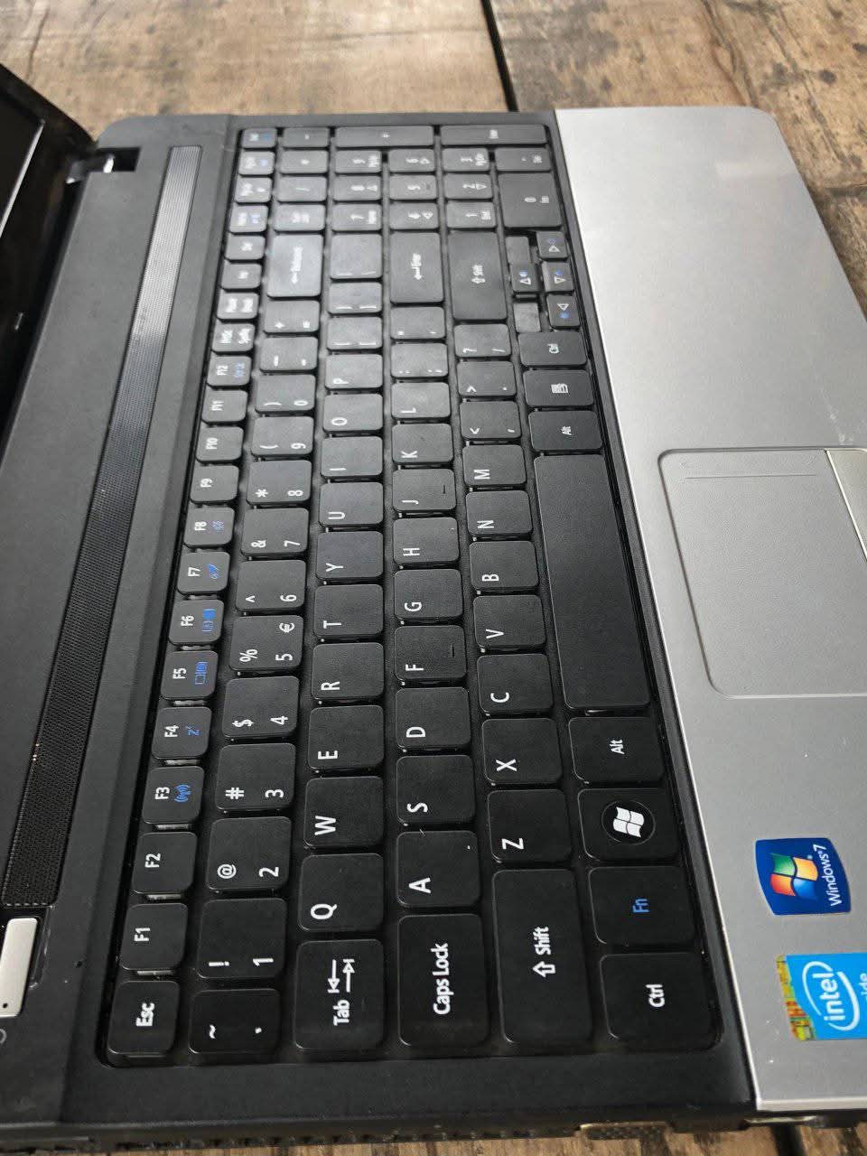 A picture of Acer laptop 4gb ram 250gb
