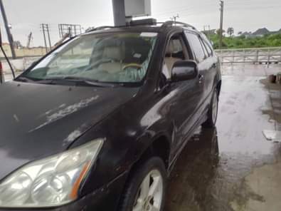 A picture of LEXUS RX330 ENGINE OKAY GEAR OKAY AC CHILLING FIRST BODY