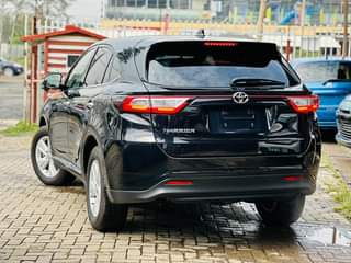 A picture of TOYOTA HARRIER 2017