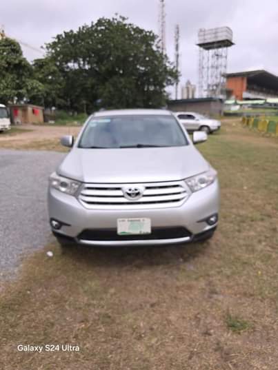 A picture of Toyota 2010 upgraded to 2012 with android screen Ac working