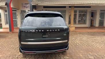 A picture of Range rover 1.3 billion 2024