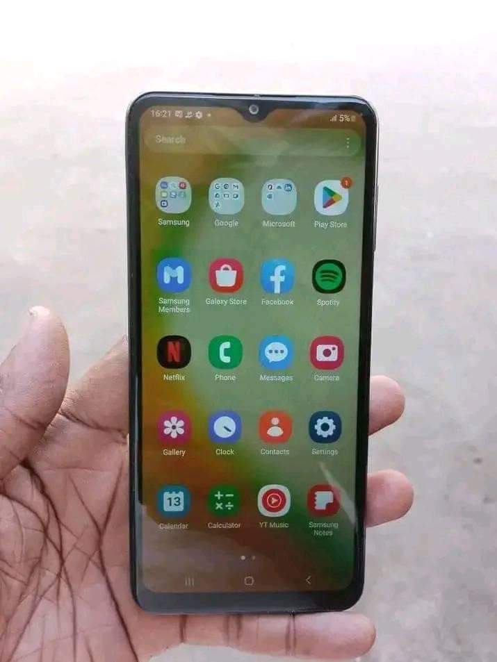 A picture of Samsung a04s