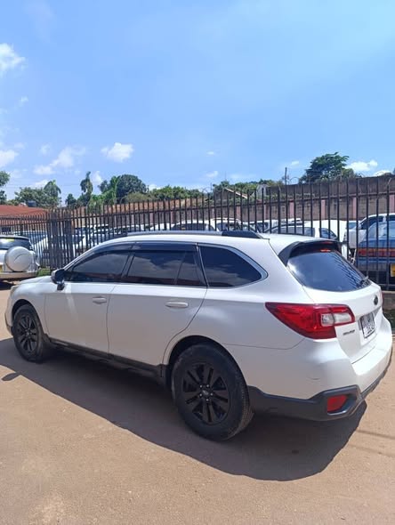 A picture of Subaru Outback 2015