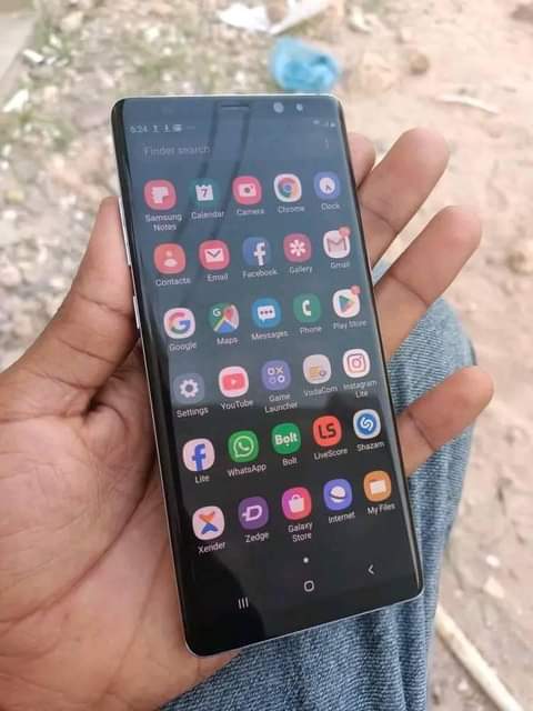 A picture of Samsung note 8
