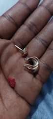 A picture of Nauza izo dhahabu ni gram 2 na points nipe 100