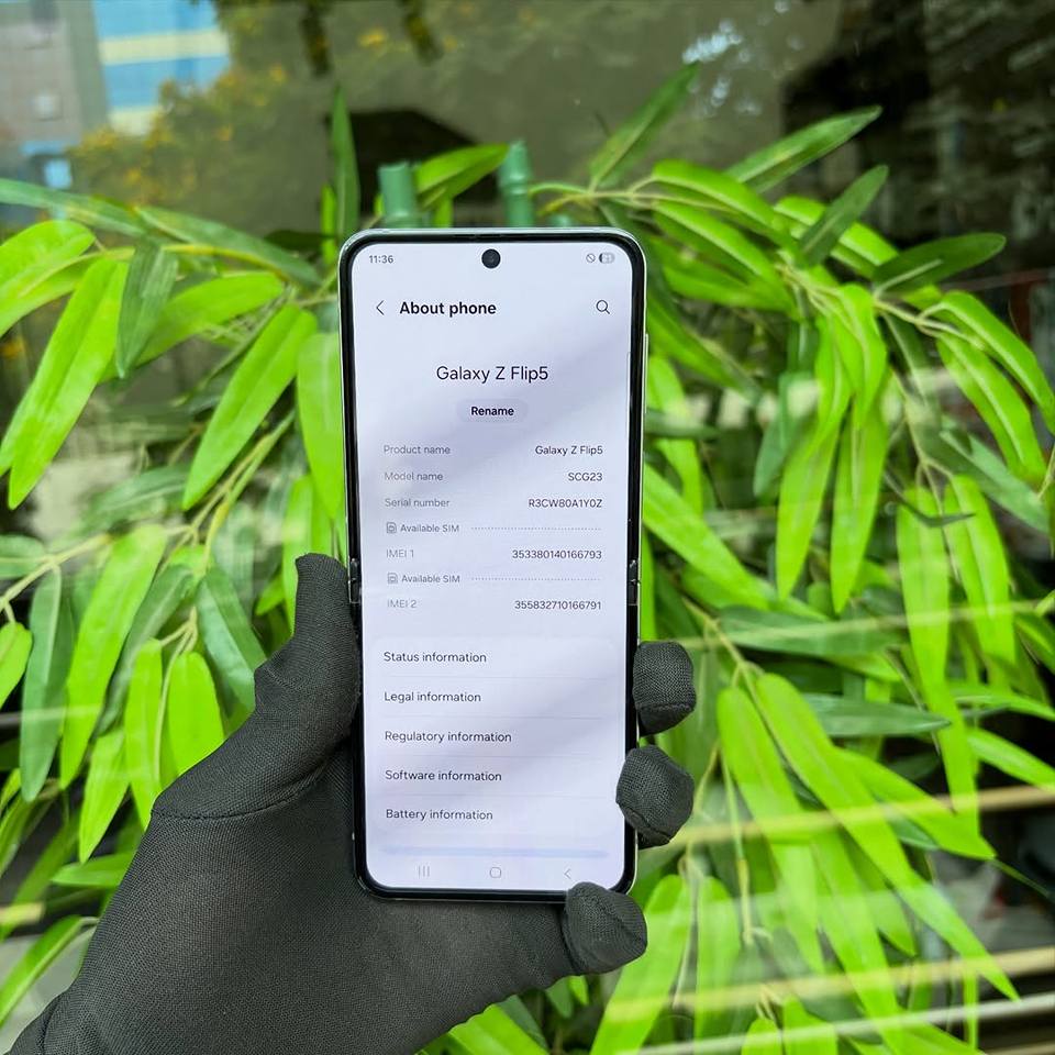 A picture of Samsung flip 5