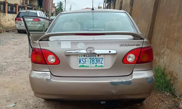 A picture of Toyota Corolla 04