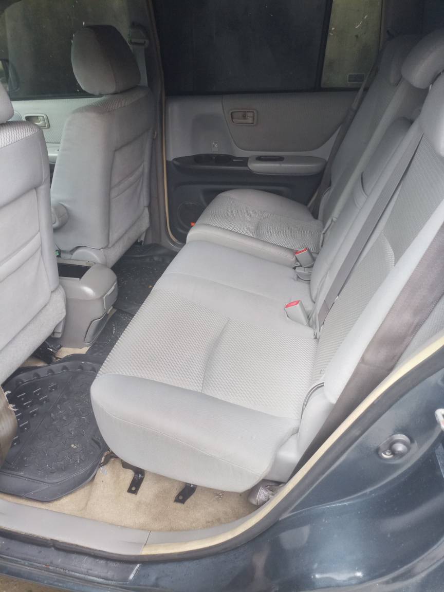 A picture of 2004 TOYOTA Highlander