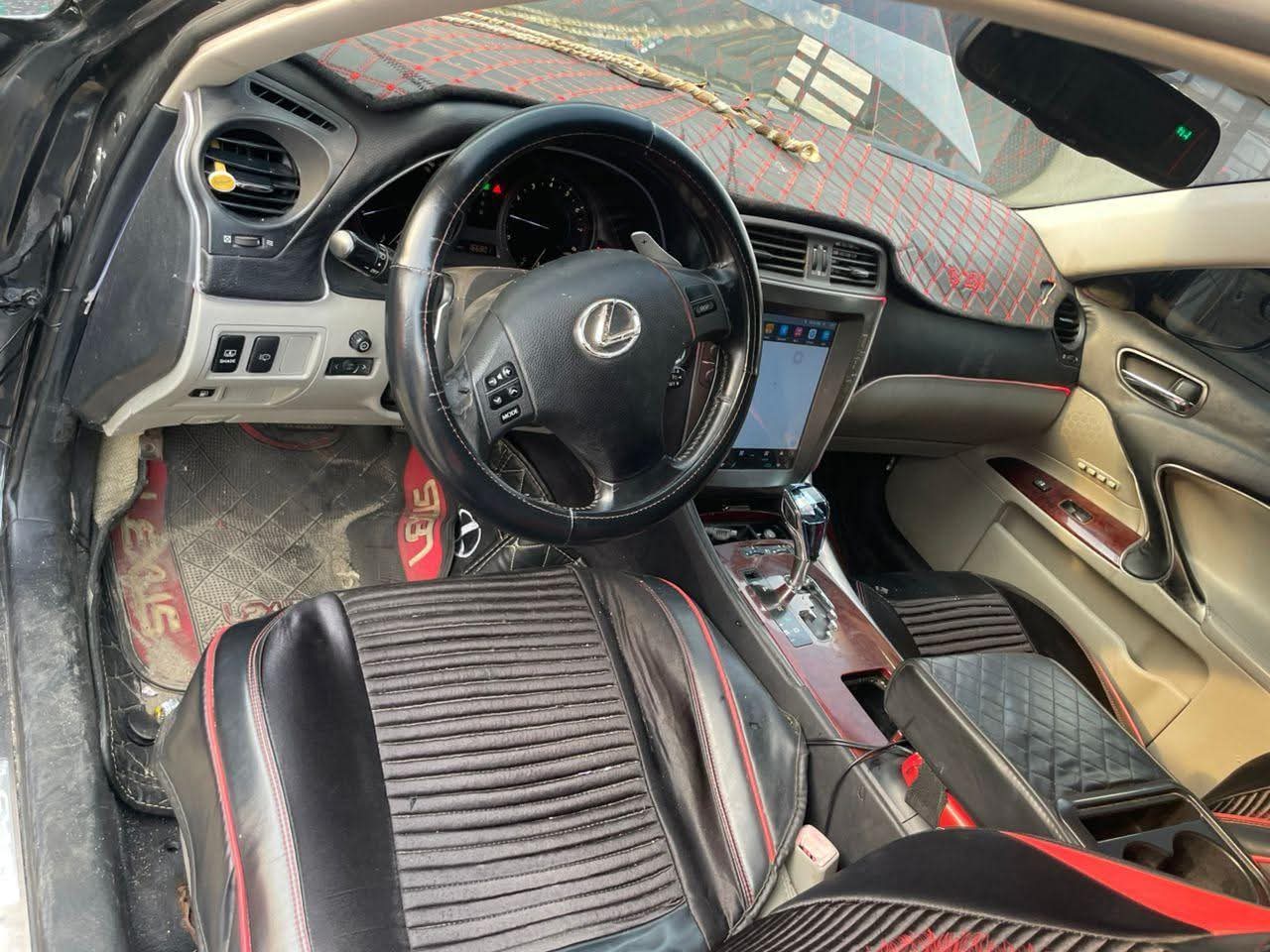 A picture of Lexus is 250 2009