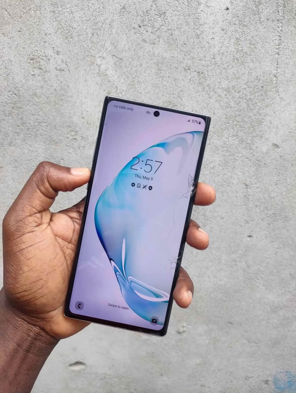 A picture of Samsung note 10plus