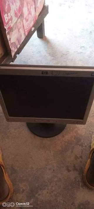 A picture of Nauza kioo Cha computer hp Bei saw na bure nipo