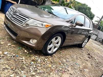 A picture of Toyota Venza 2012 model registered toks standard everything is perfectly