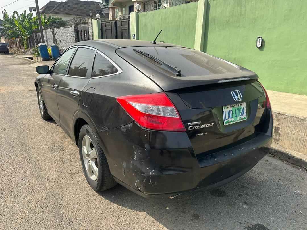 A picture of Honda Crosstour 2011 Engine gear AC all working great 5.5m