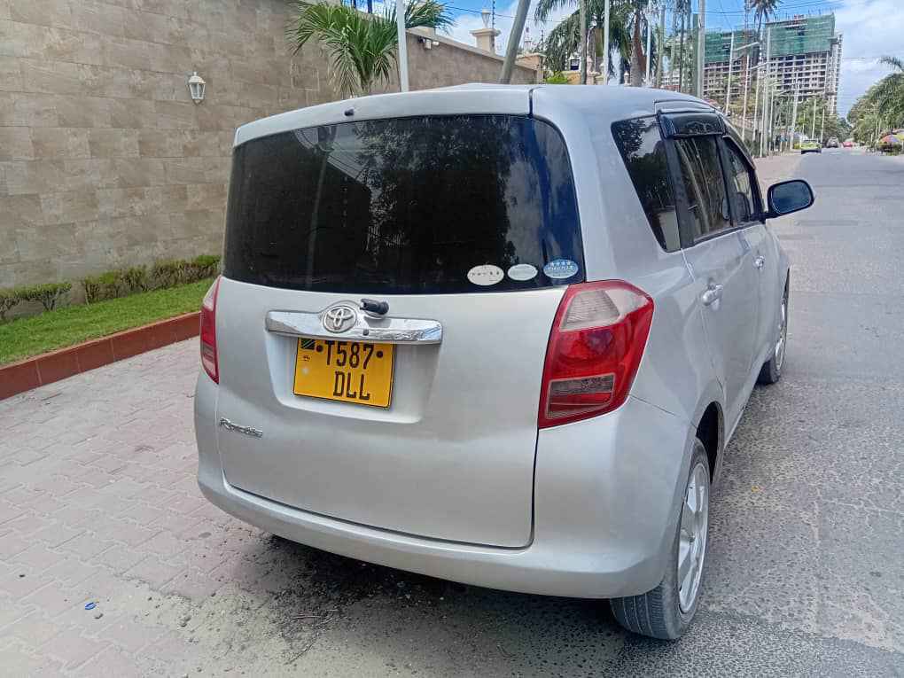 A picture of Toyota Ractis