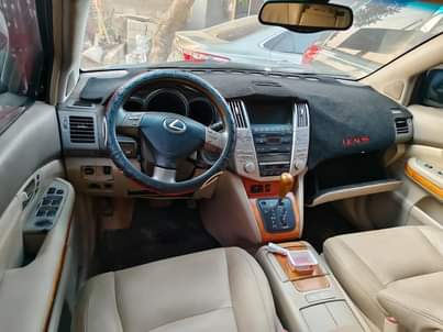 A picture of Lexus Rx 350 2008 model engine and gear and AC