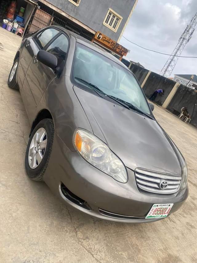 A picture of Toyota Corolla 2004 LE version