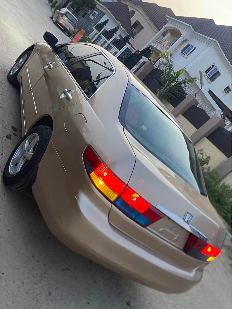 A picture of DISTRESS BELGIUM STANDARD HONDA ACCORD 2005.