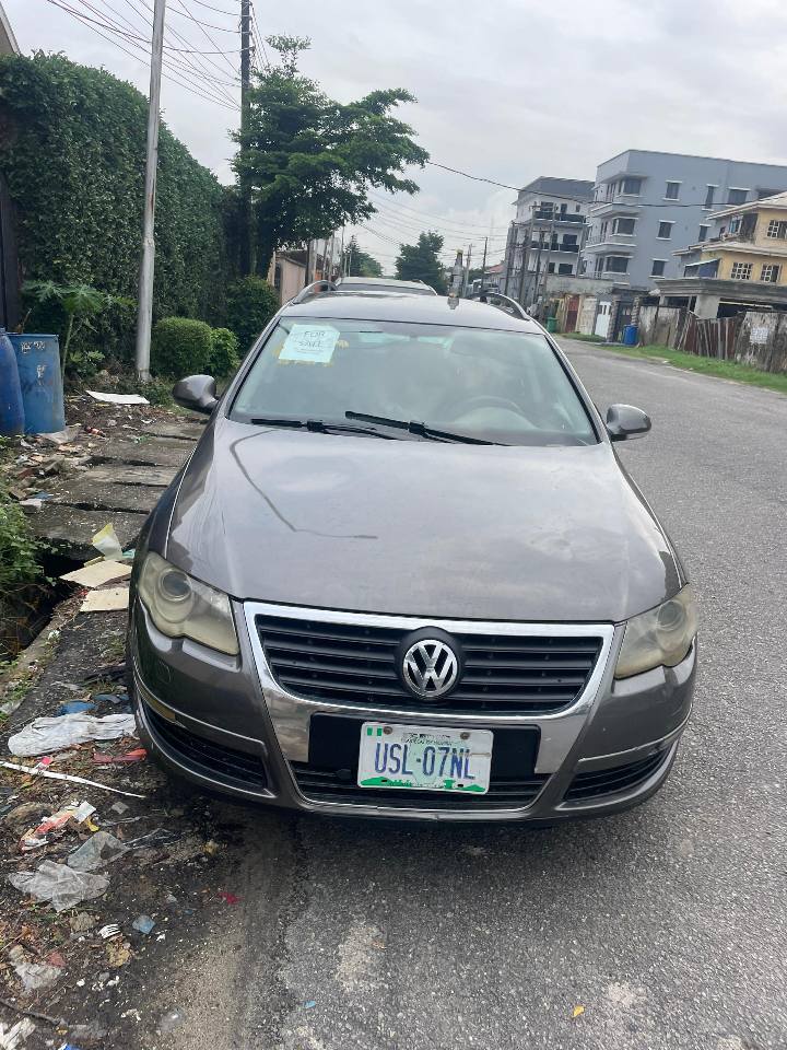 A picture of Volkswagen Passat 2012