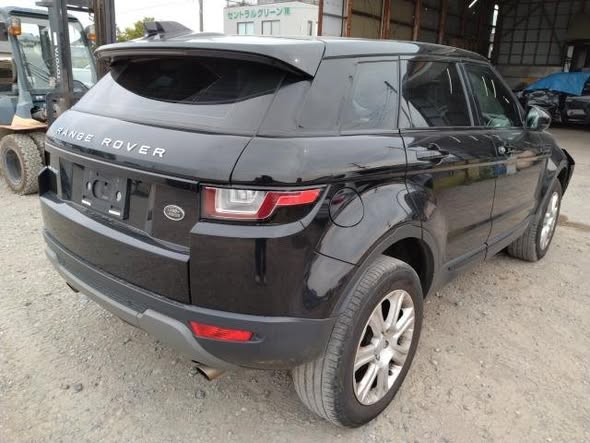 A picture of DAMAGED RANGE ROVER EVOQUE READY TO BE IMPORTED UGX 20MILLION