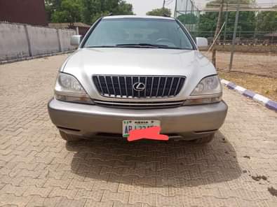 A picture of RX300 in super pristine condition first body untampered engine AC