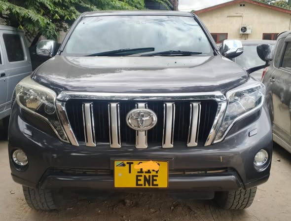 A picture of 0718998880 Prado 150 Milion 40tsh Diesel 5L Manual gear Seats