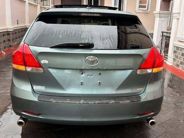 A picture of Toyota Venza 2010