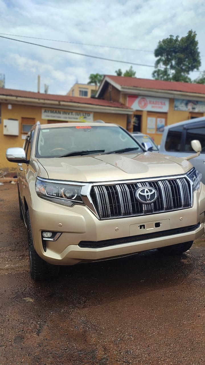 A picture of 2012 Toyota prado tx