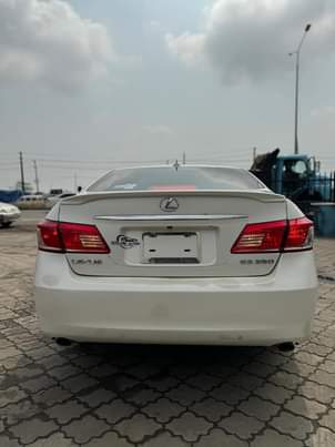 A picture of Lexus 350