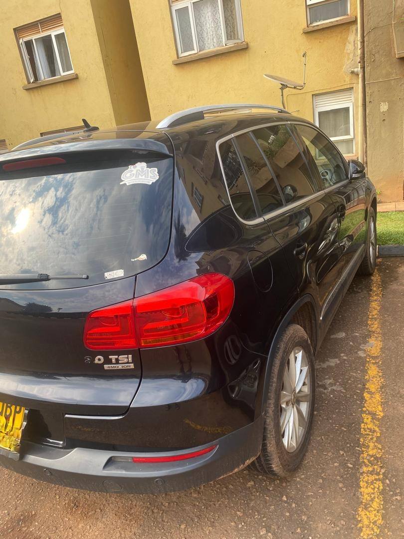 A picture of Tiguan Volkswagen 2012 Petro engine