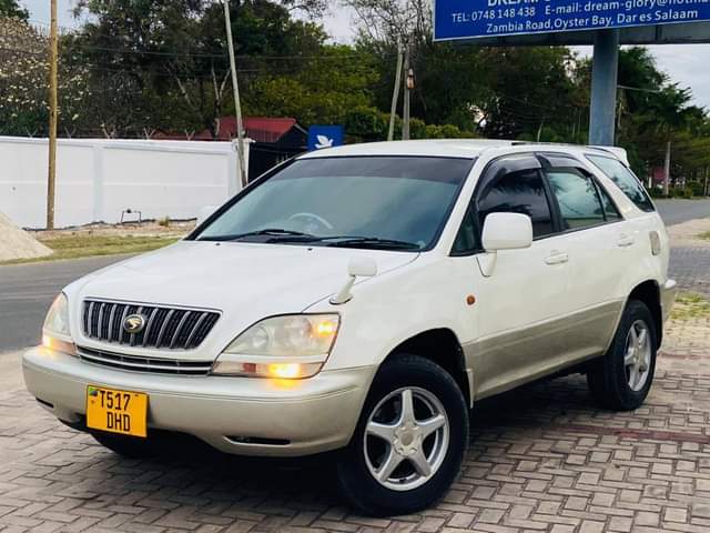 A picture of TOYOTA HARRIER OLDMODEL NAMBA D PIGA 255 714 550 592