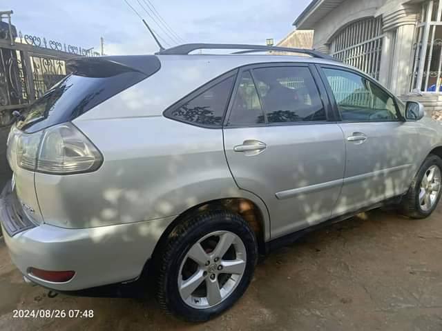 A picture of Dealer market lexus Rx350 in 330 body