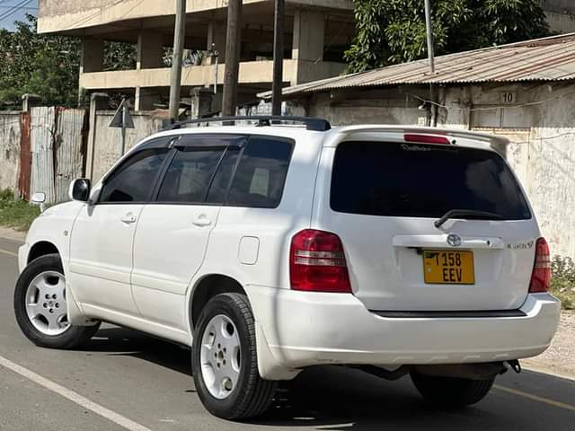 A picture of Toyota Kluger EEV REG... Seat 5 Year 2005 CC 2360